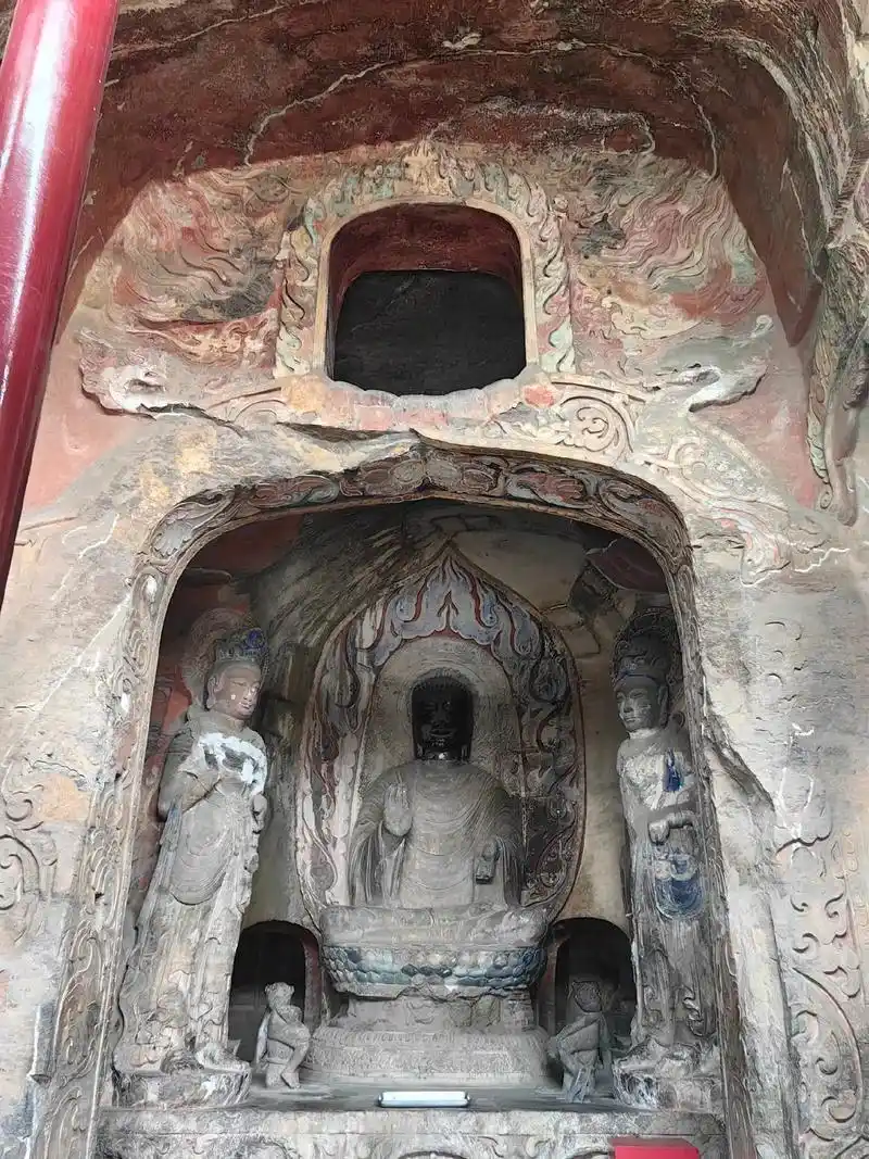 响堂山石窟,最大石窟竟是皇帝的陵墓,墓穴在洞顶.响堂山石窟 - 抖音