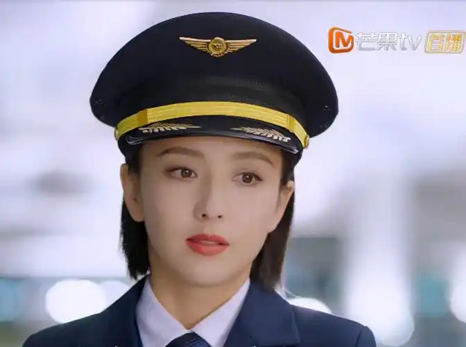 佟丽娅,佟大为的新剧《爱的厘米》正在播出.