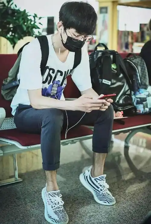 肖战组图|怀念那时候还不知打底为何物的肖战