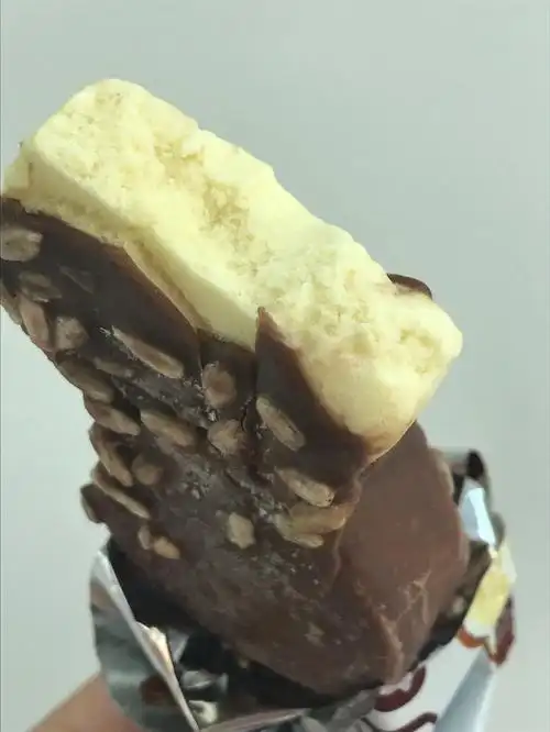 1r巧克力脆皮雪糕很难不爱