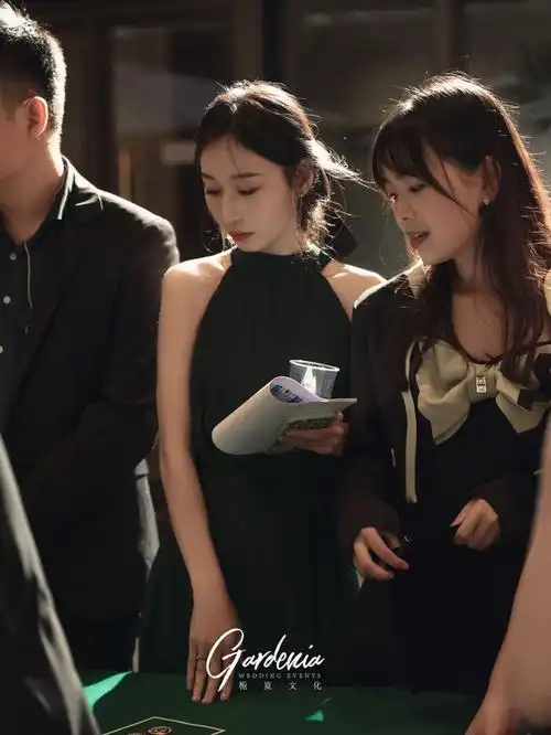 黑绿色晚宴布置演绎不一般的高级年会