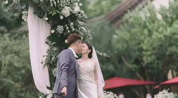 主持人沈涛迎40岁生日,贤惠娇妻做爱心长寿面,许愿努力生兔宝宝_妻子