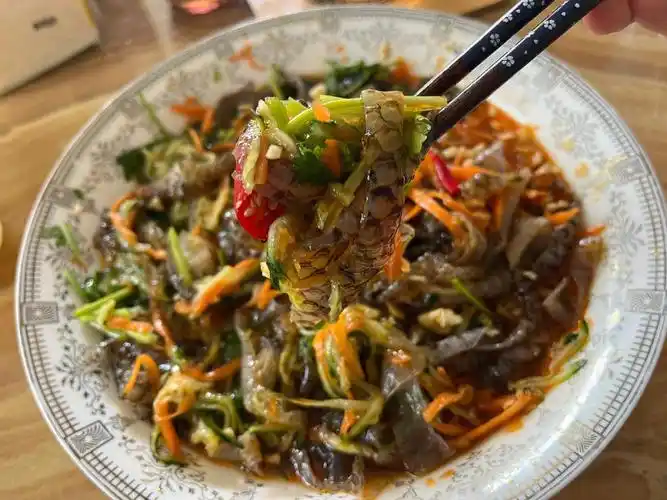 凉拌鱼皮爽脆筋道没腥味比吃鱼肉还香