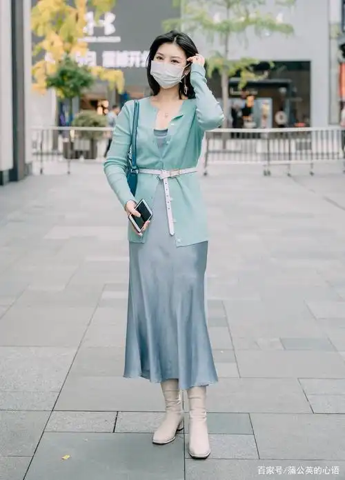 真服了衣品好的女生,穿裙装塑造优雅造型,低调耐看又有女人味