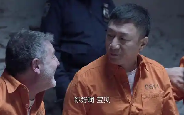 辽宁黑老大邹显卫被判死刑坐牢却犹如度假女狱警甘愿当情人