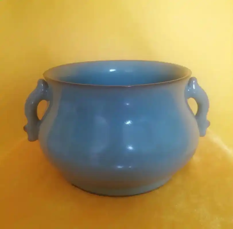 南宋官窑——鱼耳香炉,口径12.5cm,器型敦厚,简约大气