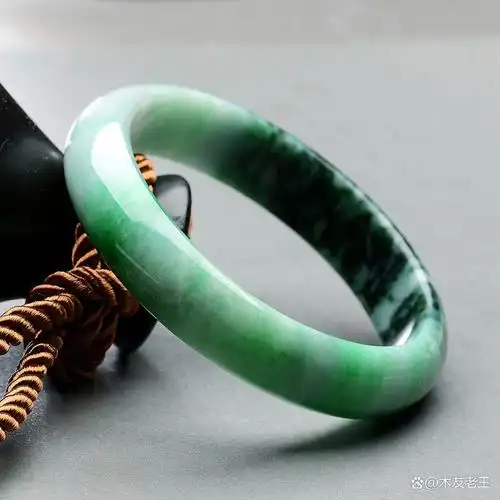 花青种翡翠的特点有哪些