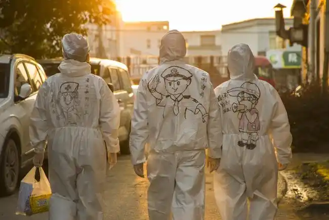 抗疫组图记录我们的破防瞬间