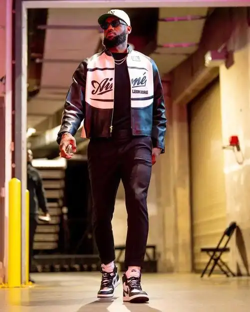 詹姆斯本赛季穿搭图集他的穿搭被低估了