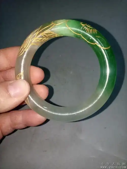 清代天然冰底描金老翡翠手镯