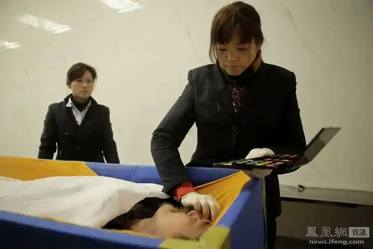 一名汉正街"扁担"的葬礼:死后享受到生前未有过的礼遇