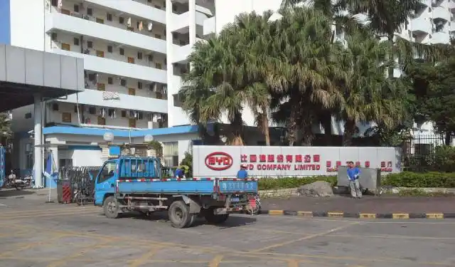 比亚迪在深圳的工厂主要有四个地方分别是: 葵涌 ,宝龙 ,坪山 ,亏梓