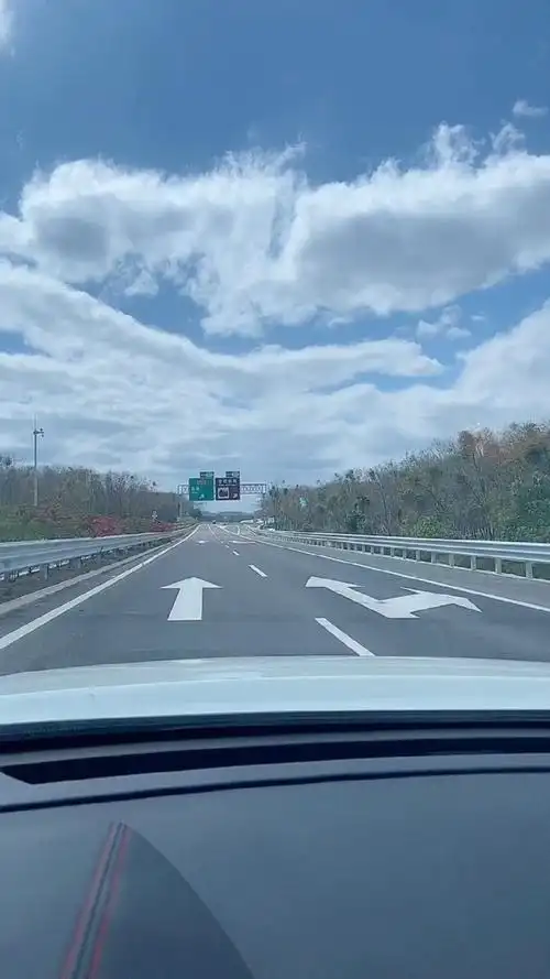 第一次开车行驶在儋白高速公路上是什么感觉?
