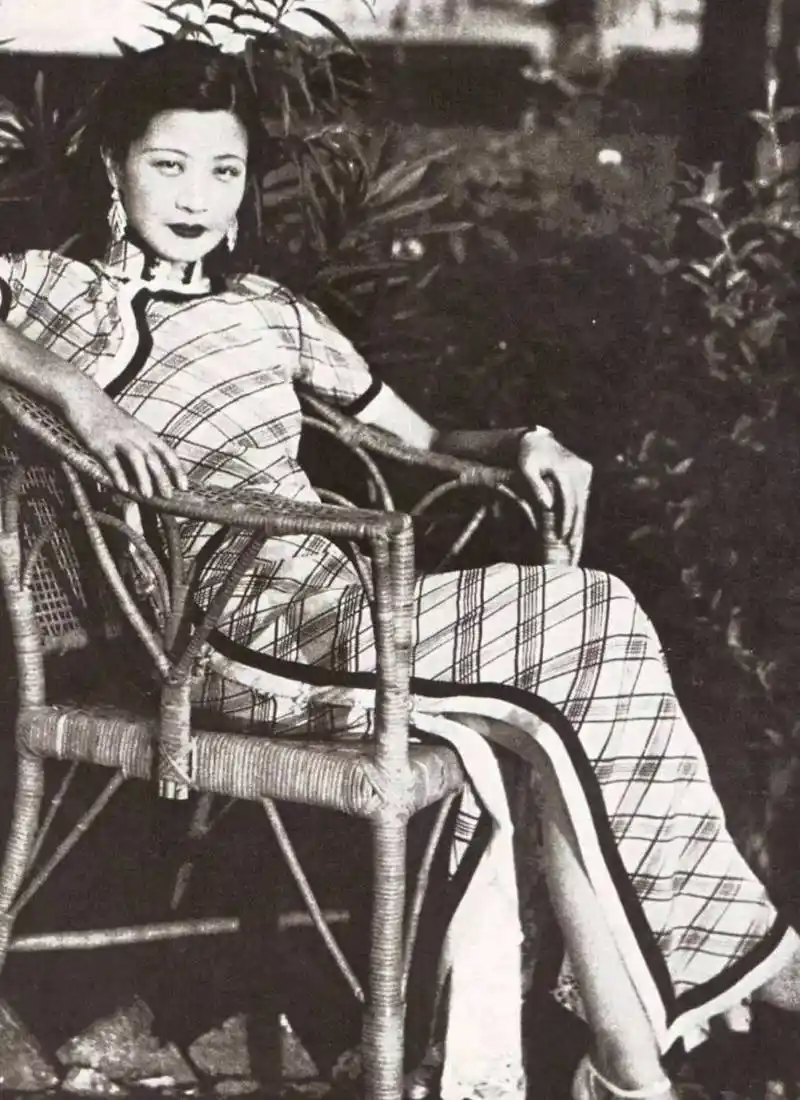 阮玲玉,原名叫阮凤根.1910年4月26日出生于上海,祖籍为广东中山市.