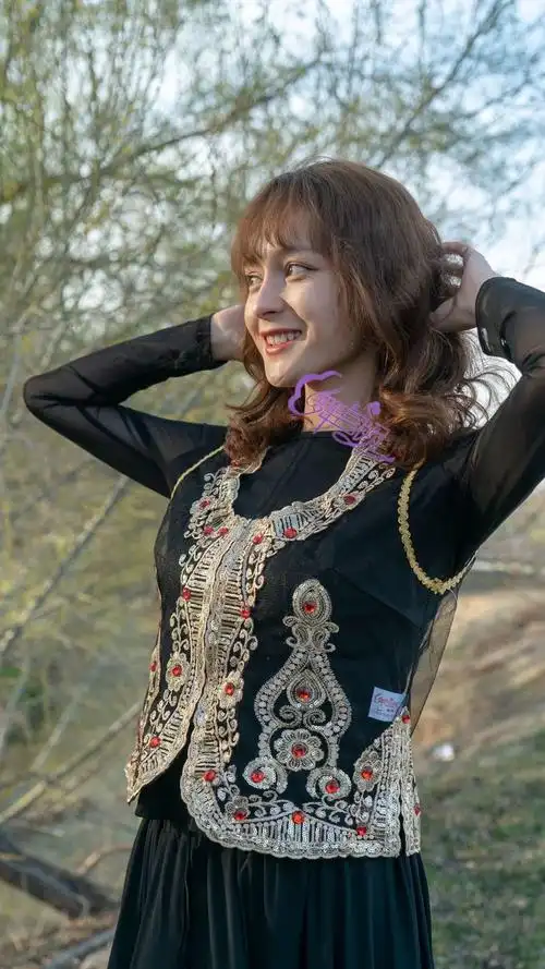 新疆维吾尔族表演服舞蹈服装舞台广场舞演出服女短款夏季马甲