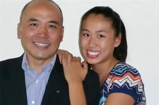 在女儿白浪成年前,白帆坚持不娶,只为照顾好女儿,尽到一位父亲的责任.