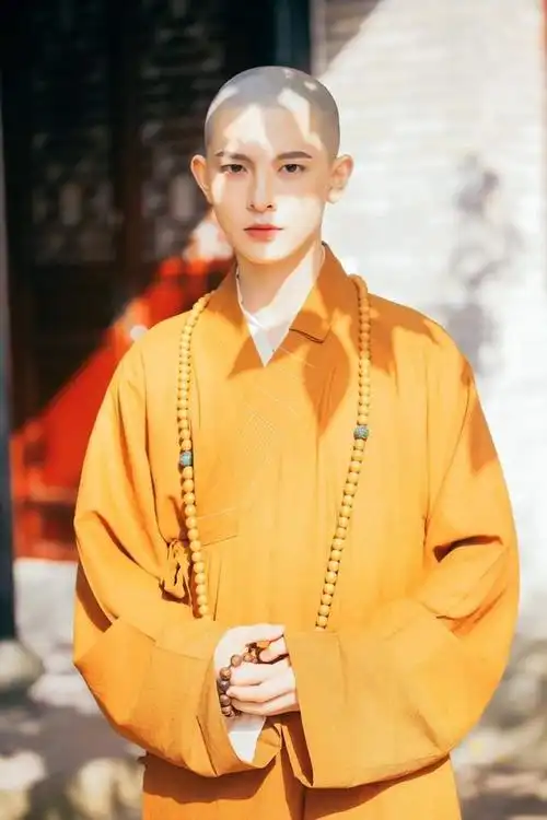 破千分享「最帅和尚」于脸书爆红,网友暴动:「可以为他破戒」