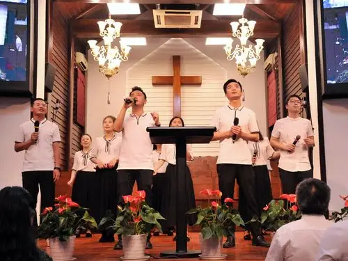 本场聚会由思澄堂主任牧师黄明科主持,在众信徒宣信使徒信经后,怀恩堂