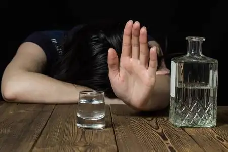 平板电脑在手上图片