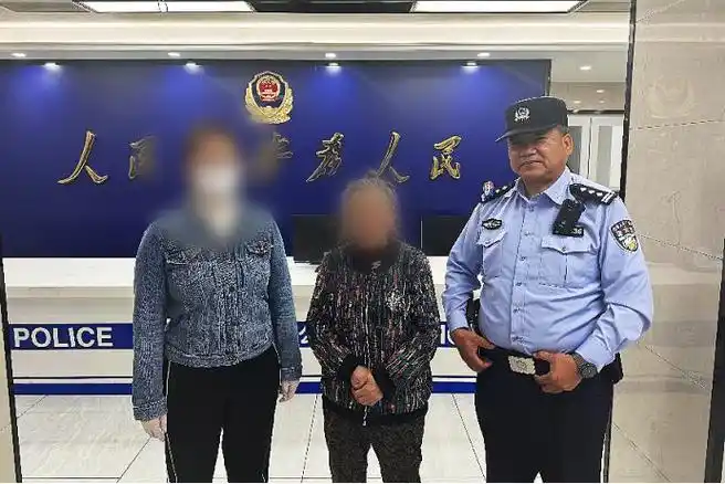 发现一名疑似走失的老奶奶,经了解,老奶奶姓苑,确已迷路且记不清住址