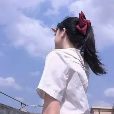 高马尾学生女头像