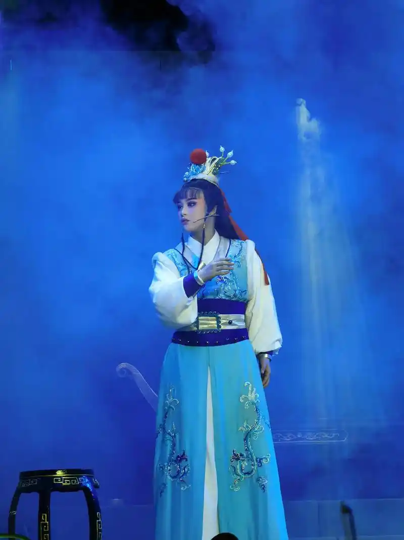 宁波弘艺越剧团 #叶露丹 #越剧 《双枪陆文龙》剧照 - 抖音