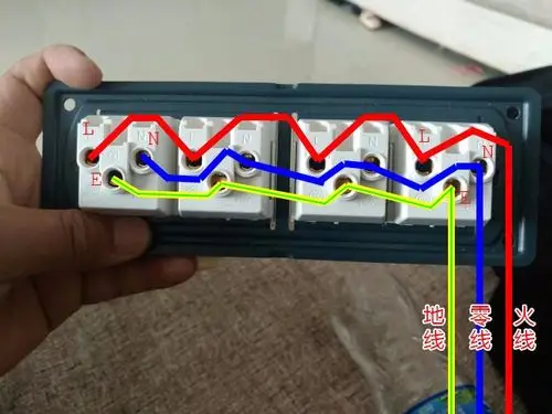 这个电板插座怎么接?