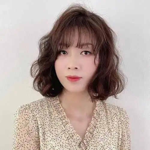 复古港风满头卷烫发太火了