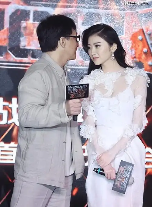 没错,《战国》之后,景甜走上了被强捧的道路,先后与甄子丹,成龙