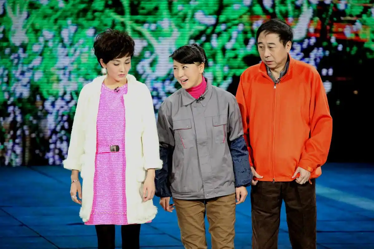 63岁冯巩近况曝光,身边只有徒弟,春晚钉子户为何销声匿迹?