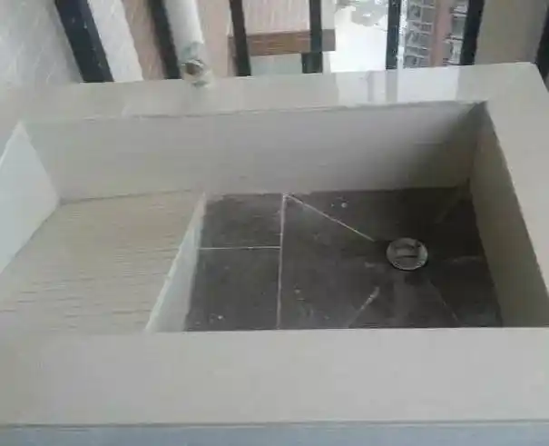 阳台装修为了省钱,自己动手砌了洗衣池,却引起邻居纷纷模仿