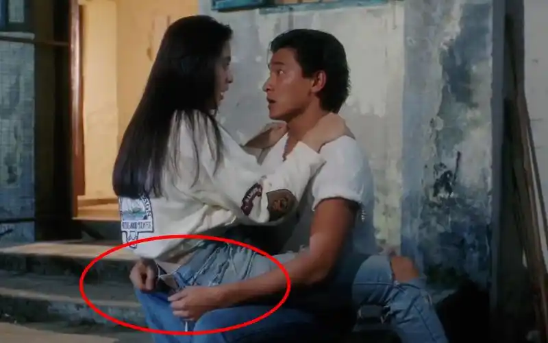 王祖贤坐在刘德华腿上,有谁注意刘德华手放的位置?人品一目了然