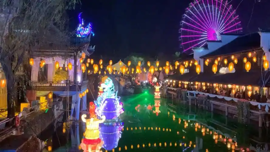 彩色的夜晚,属于跨年灯会的横店梦幻谷