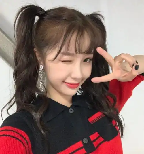 虞书欣双马尾梦回初舞台##虞书欣林小宅合影