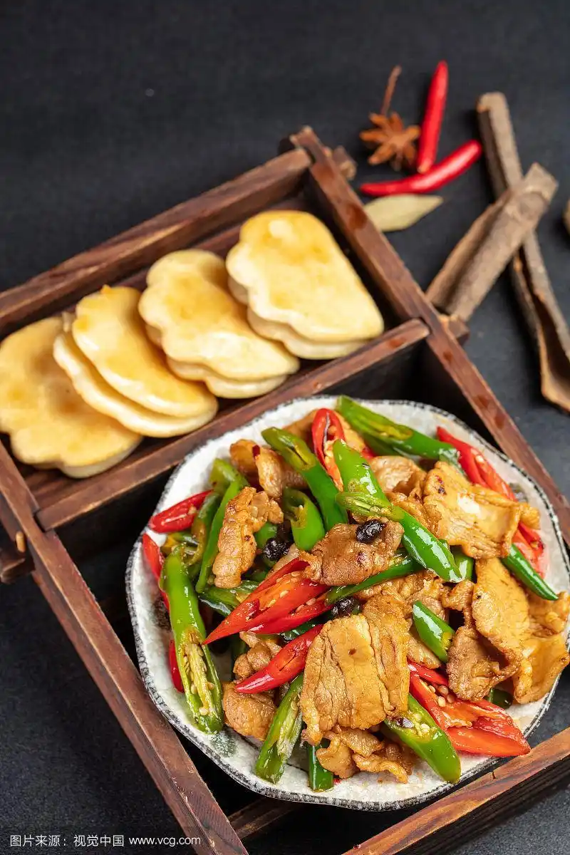 四川菜小炒肉夹芝麻饼