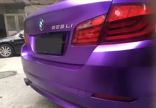 宝马525汽车车身改色电光紫贴膜效果图唯美的紫色