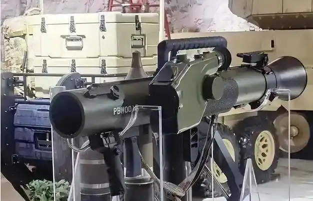 国产新一代82毫米超轻型无后坐力炮已经在珠海航展上公开展出过,在