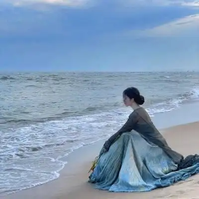 女生海边背影头像唯美 高清漂亮女人看海的背影图片头像_女生头像