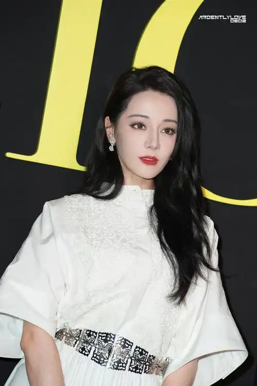 #迪丽热巴巴黎时装周##迪奥品牌大使迪丽热巴#