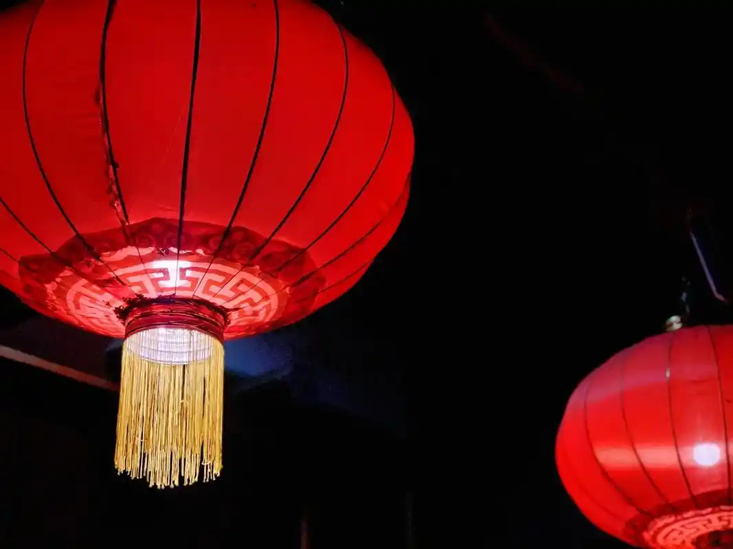 夜晚的北京胡同