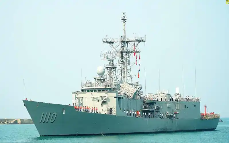 成功级护卫舰田单号pfg1110高雄进港2019314
