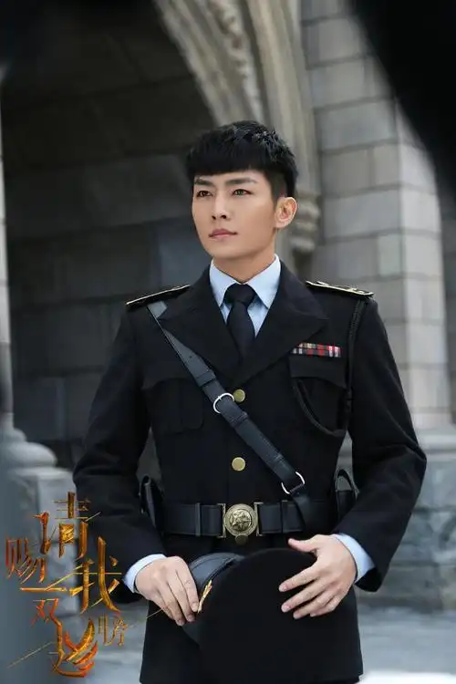 男星军阀装大pk张若昀孤傲炎亚纶温润陈伟霆凭他入驻蜡像馆