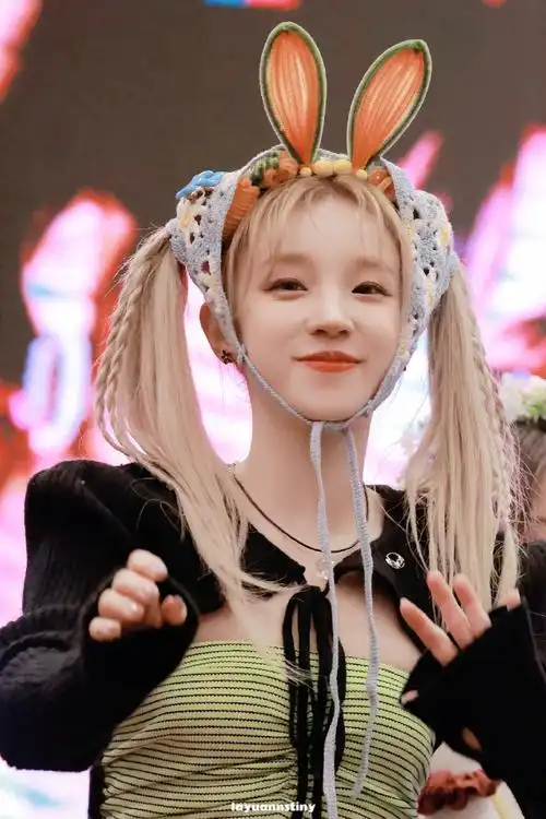 宋雨琦蝴蝶结双马尾造型