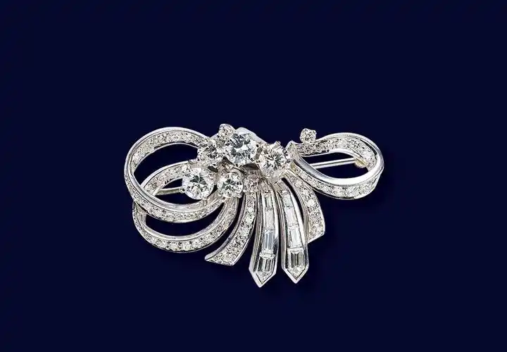 约20世纪20年代制18k白金钻石胸针