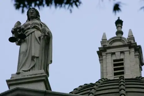 p>香港立法会大楼的前身是最高法院大楼,由立法局于1898年2月28日