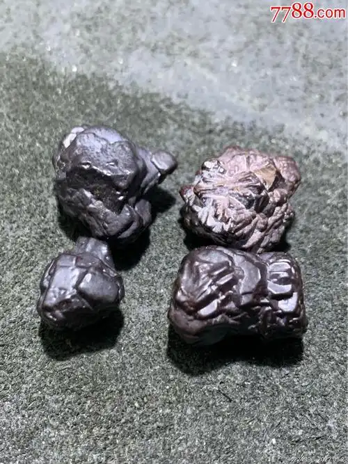 精美罕见戈壁黑金刚小原石一组