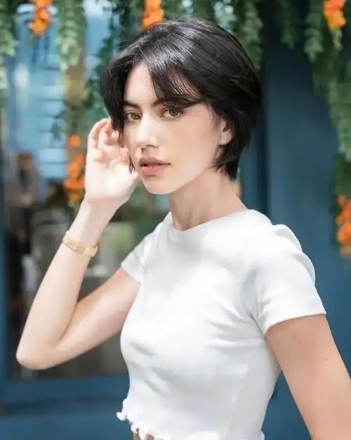 泰国第一神颜混血女星mai!24岁夺影后,拥有175cm身高零死角身材