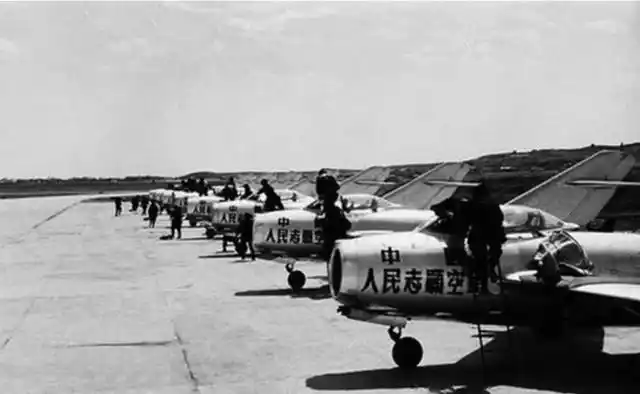装备米格15的志愿军空军