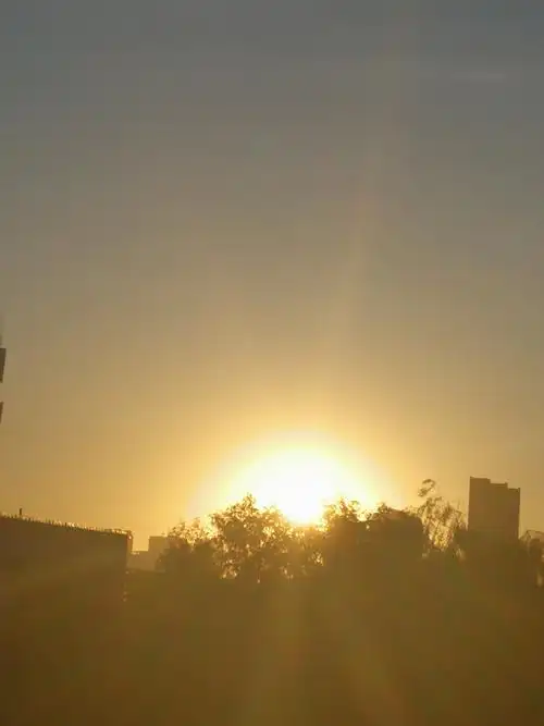 窗台赏日出 摄于2019.7.6--7