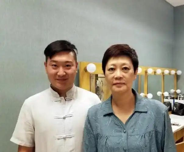 离婚后杨蕾非常伤心,她怎么也没想到,自己相爱多年的老公却干出这事